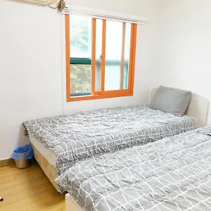 Hipzy Hostel